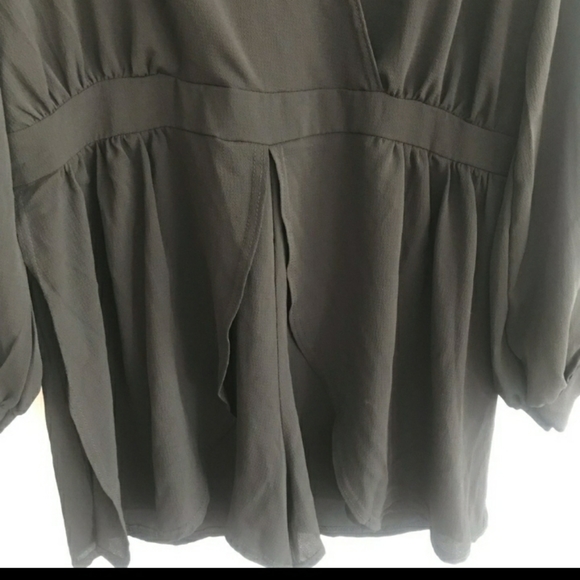 Brand new Romper so adorable fits amazing!! - Picture 3 of 6